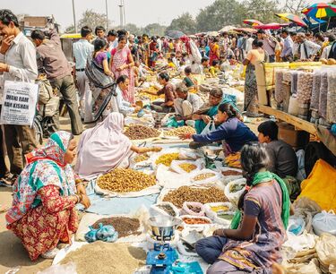 Рынок сахара ожидает ограничений в Индии после муссонных дождей