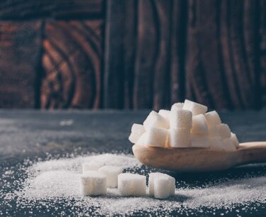 Рост цен на сахар: последствия снижения производства в Индии и Бразилии вызывают опасения на мировом рынке