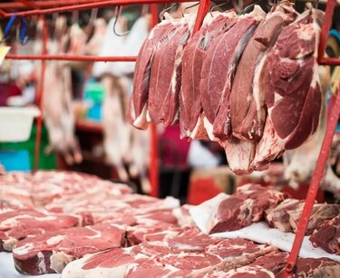 Россия установит рекордное потребление мяса в 2024 году: 83 кг на человека. Какие факторы способствуют этому росту?