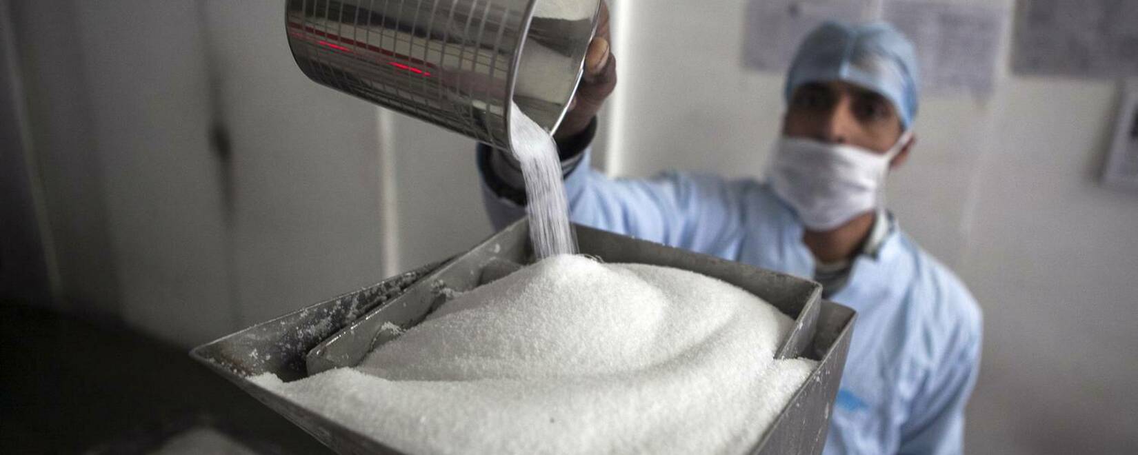 Фьючерсы на сахар-сырец выросли до самого высокого уровня за 12 лет