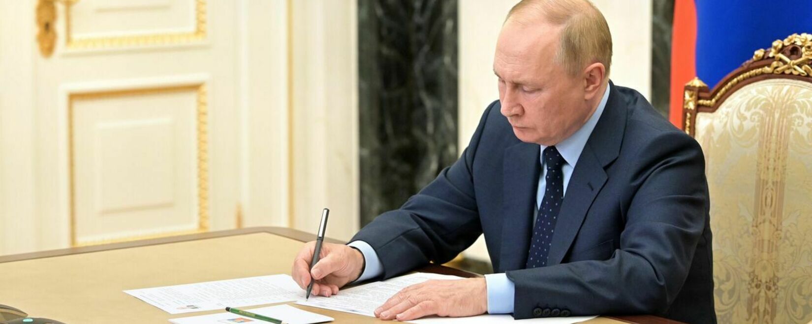 Путин подписал закон о размещении хранилищ удобрений в морских портах