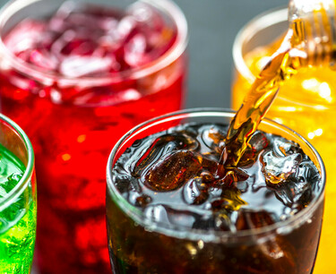 Акциз на безалкогольные сахаросодержащие напитки вводится в РФ с 1 июля 2023 года